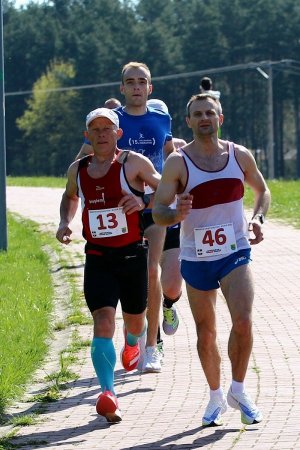 zawodnicy podczas biegu