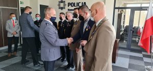 uczestnicy uroczystości wręczenia medali