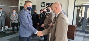 uczestnicy uroczystości wręczenia medali
