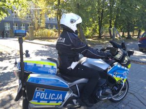 policjanci podczas słuzby