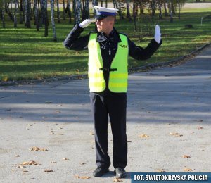 policjanci poducza działan