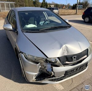 zdjęcie rozbitej Hondy