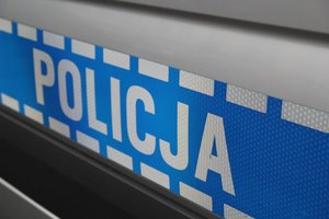 napis policja na radiowozie